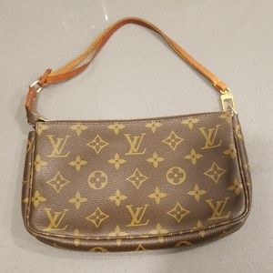 Authentic Louis Vuitton Pochette Shoulder Bag